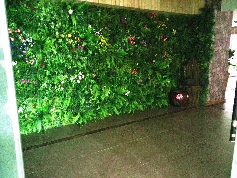 办公室正门，背景墙